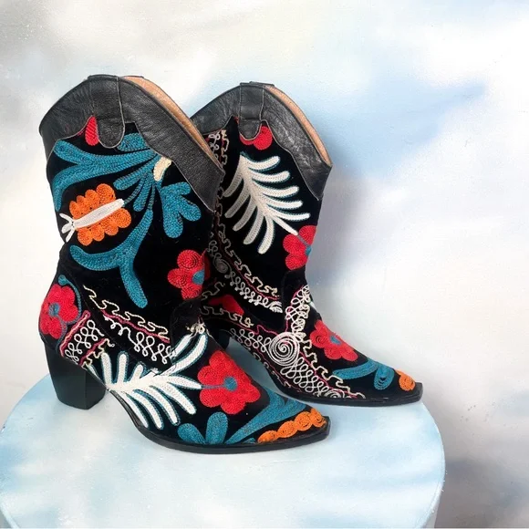 Julie Miles embroidered cowboy boot - Picture 2 of 11